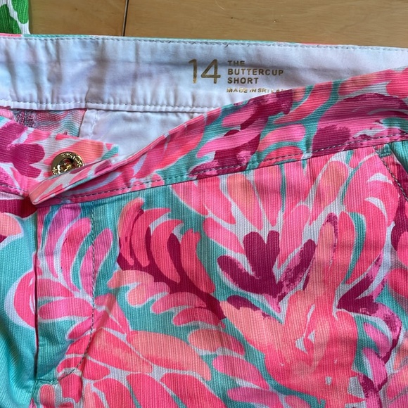 3 pairs of Lilly Pulitzer Shorts size 14 - Picture 3 of 7